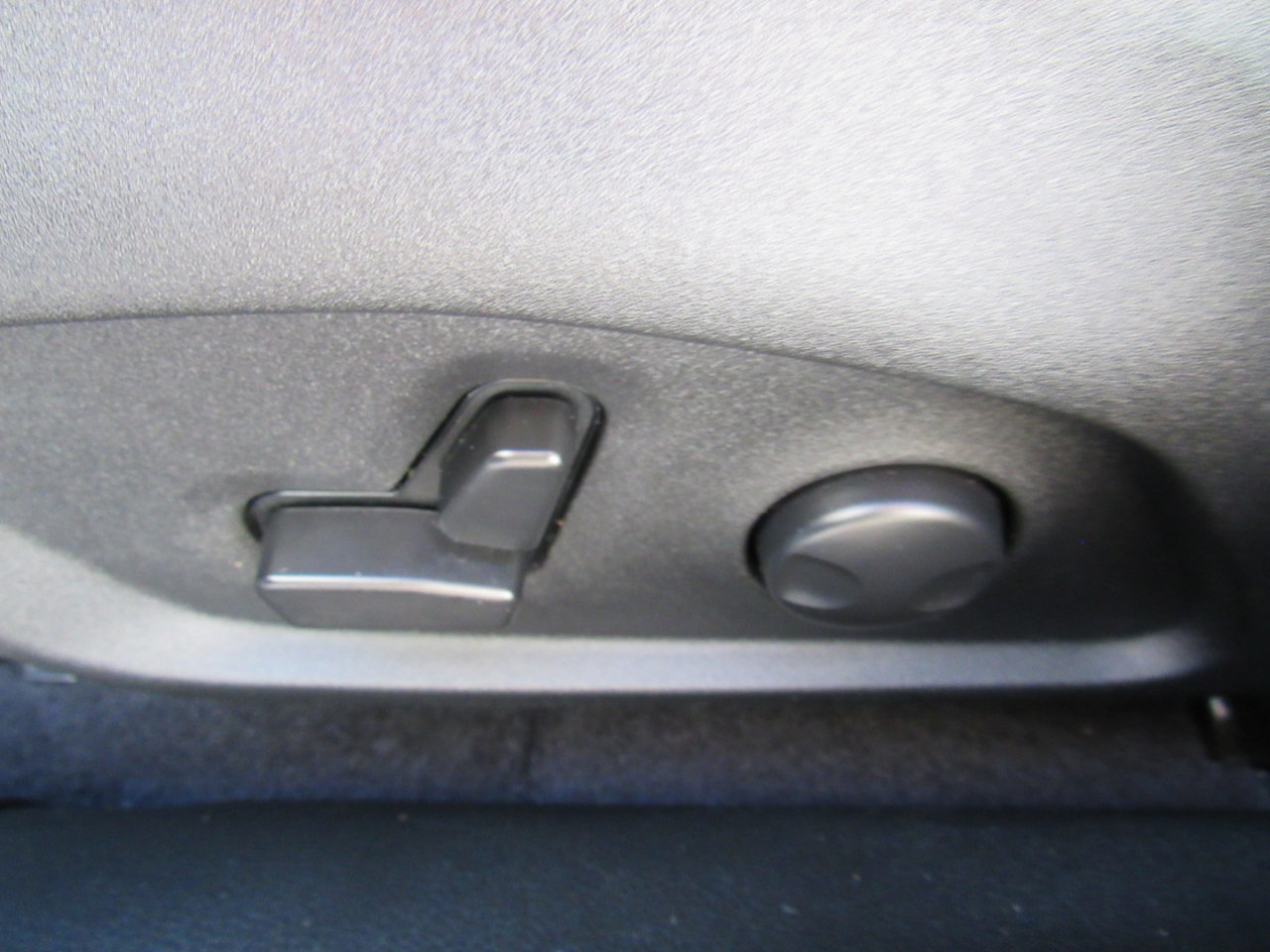 Used 2023 Jeep Compass Latitude w/ Sun and Sound Group image 11