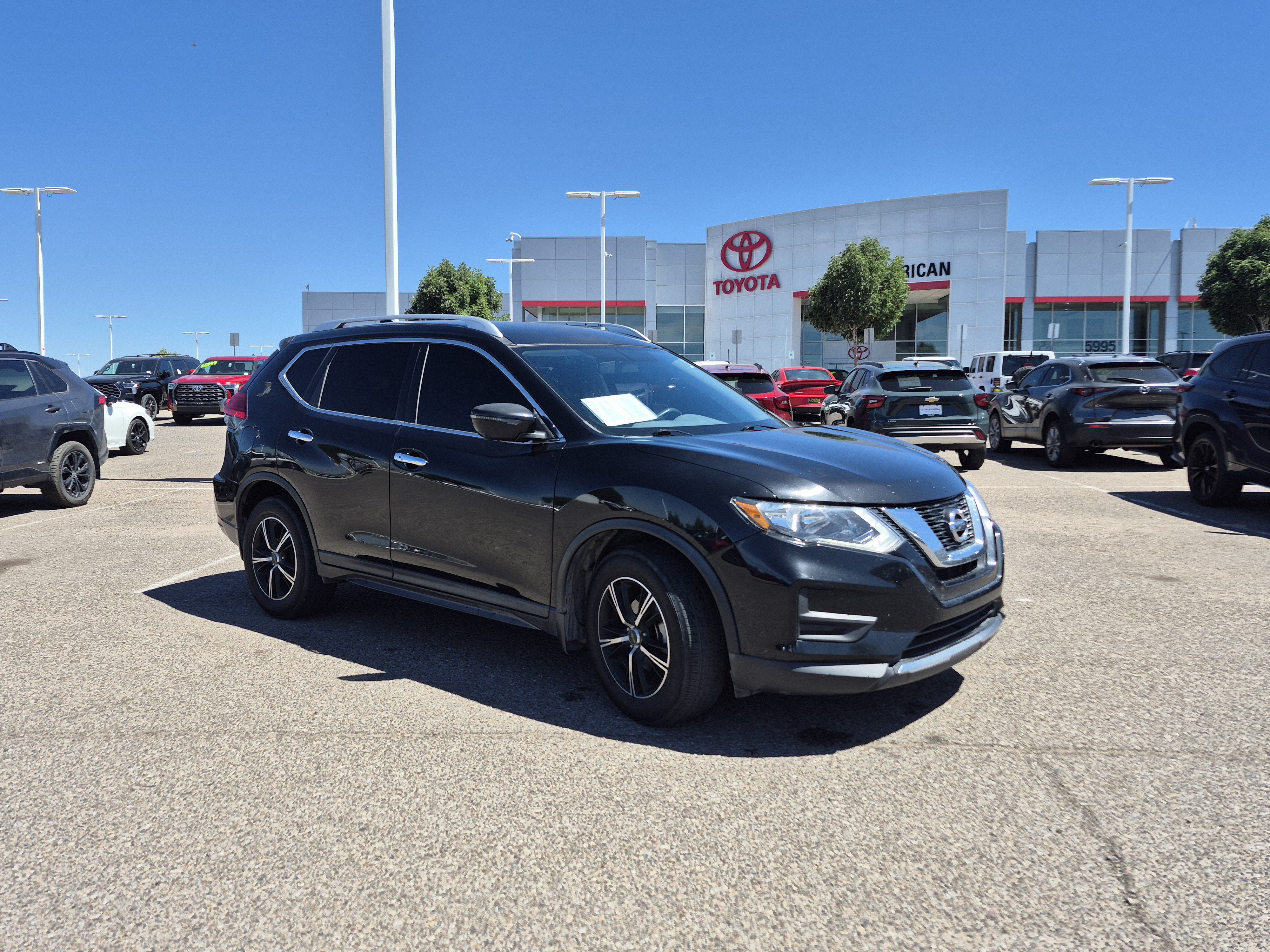 Used 2017 Nissan Rogue SV w/ SV Premium Package FWD image 7