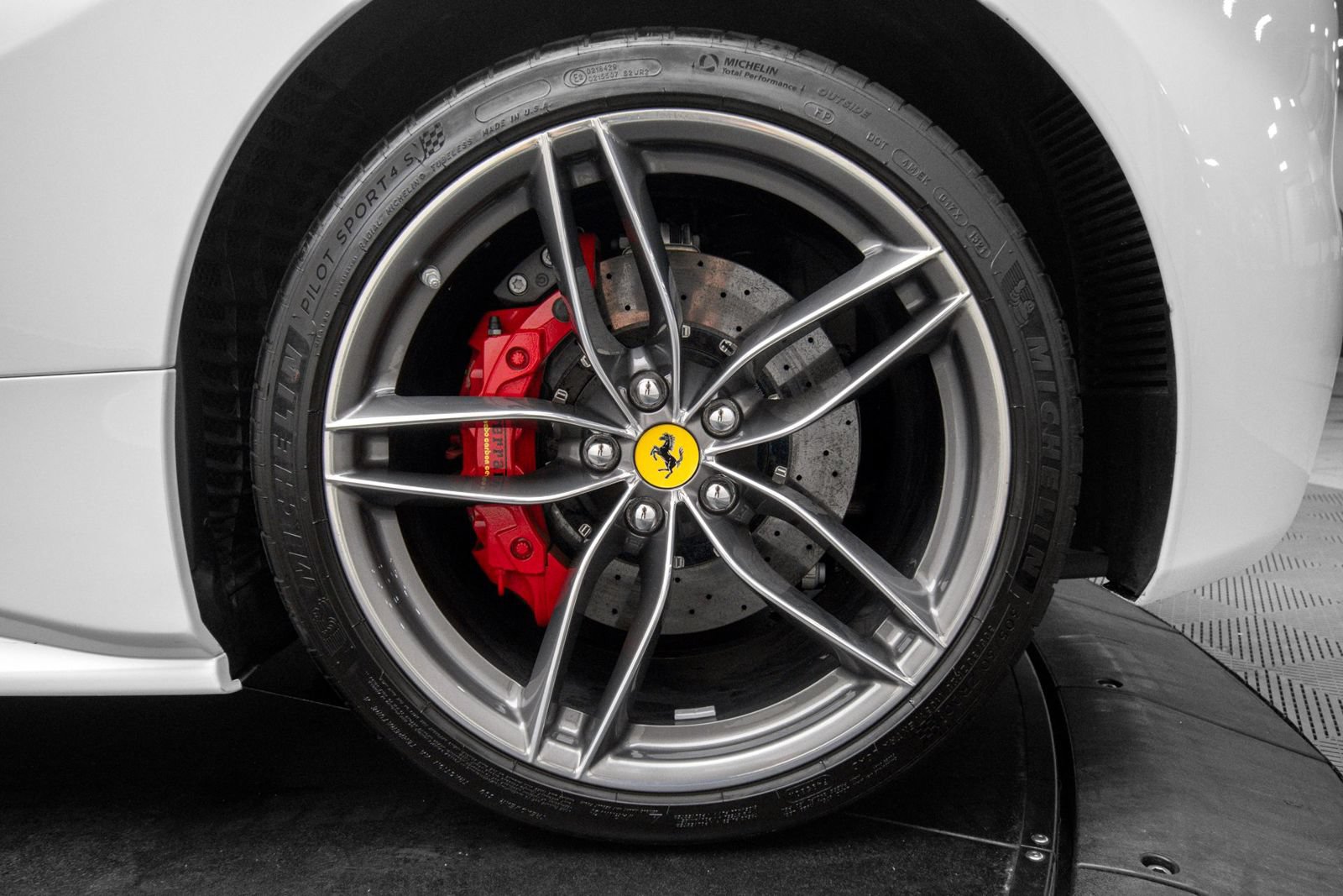 Used 2019 Ferrari 488 Spider RWD image 32
