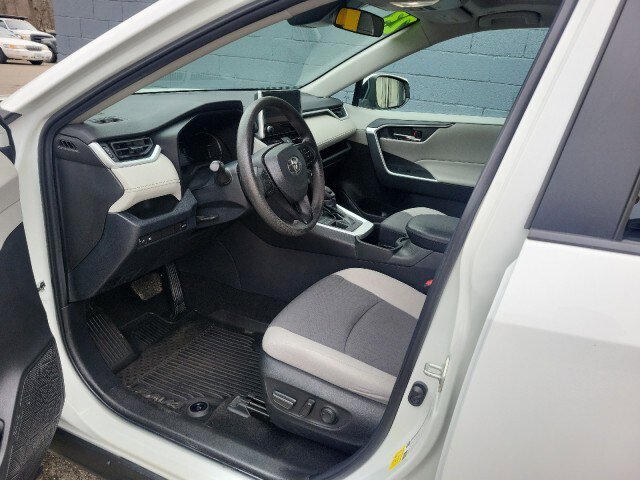 Used 2023 Toyota RAV4 XLE w/ Convenience Package image 10