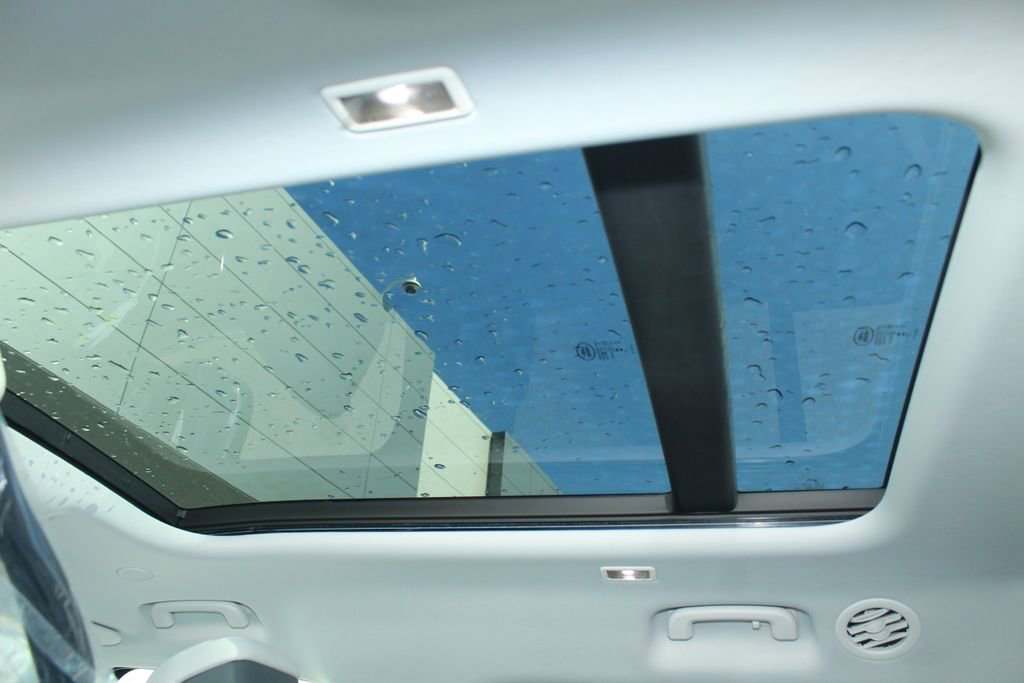 New 2026 Land Rover Defender 130 X-Dynamic SE image 21