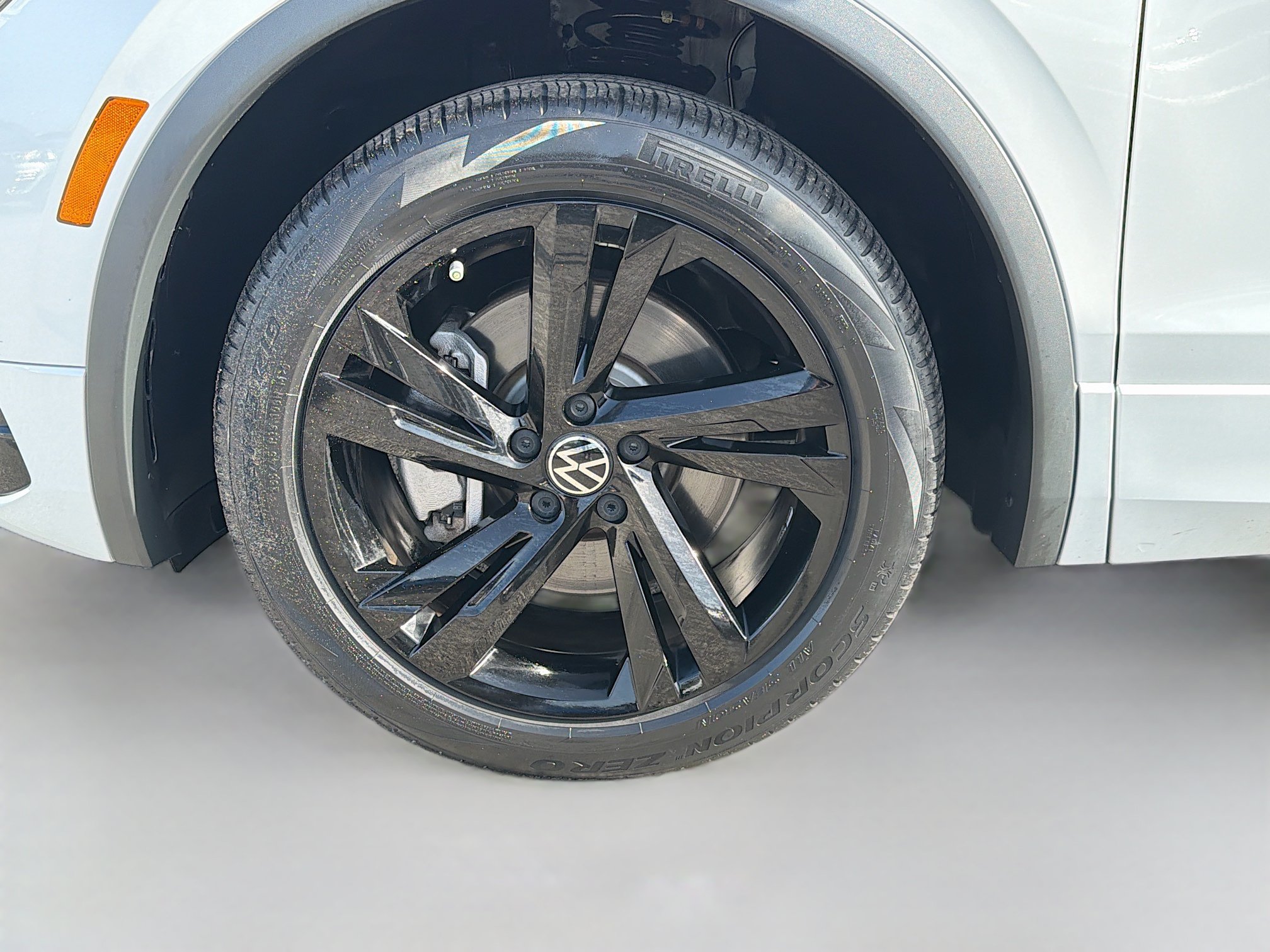 Used 2023 Volkswagen Tiguan SE R-Line FWD image 43