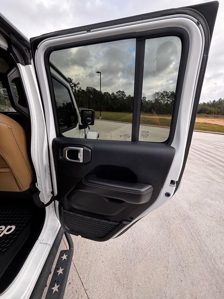 Used 2019 Jeep Wrangler Unlimited Sahara image 17