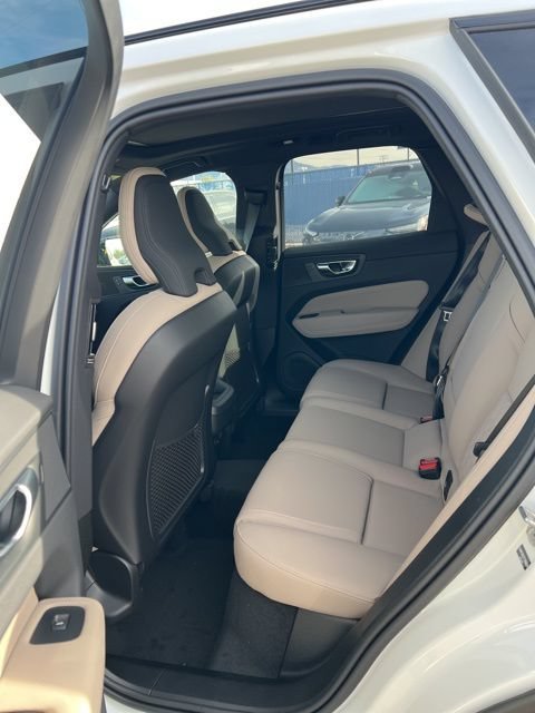 New 2026 Volvo XC60 B5 Plus w/ Climate Package PRO AWD/4WD image 24