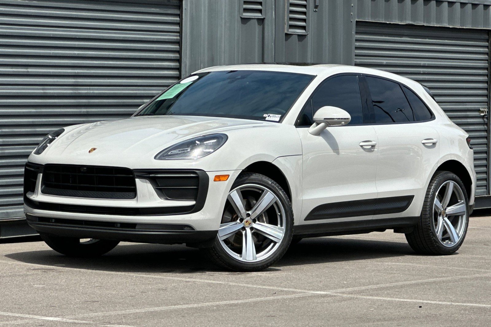 Certified 2022 Porsche Macan AWD/4WD image 1