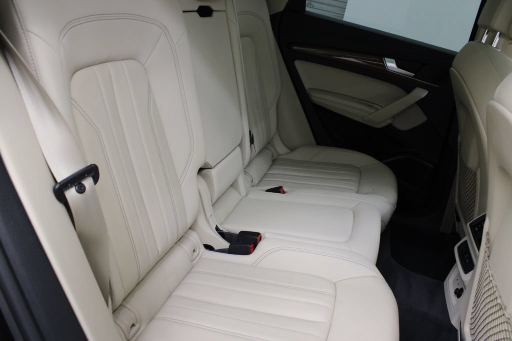 Used 2022 Audi Q5 2.0T Premium Plus w/ Premium Plus Package AWD/4WD image 21