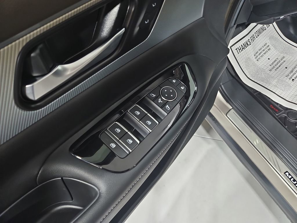 Certified 2025 Nissan Murano Platinum w/ Cargo Package image 13