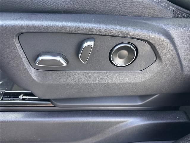 New 2026 GMC Yukon XL Denali w/ Denali Reserve Package image 28