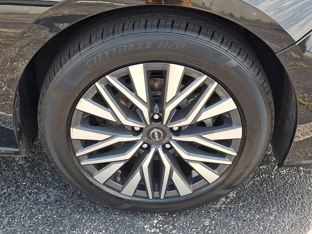 Used 2024 Nissan Altima 2.5 SV FWD image 9