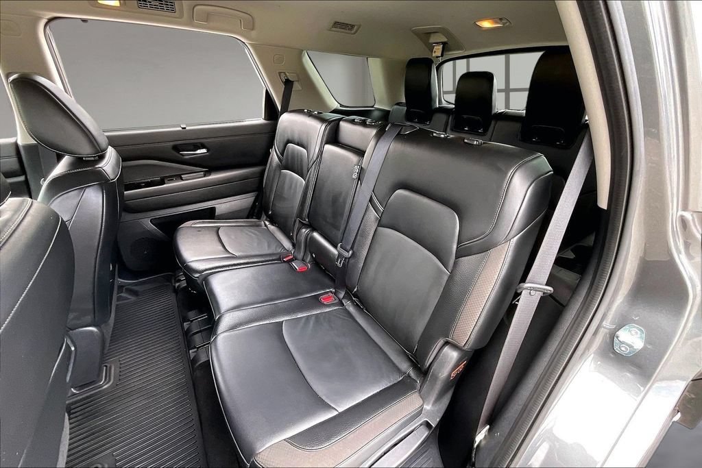 Used 2022 Nissan Pathfinder SL FWD image 21