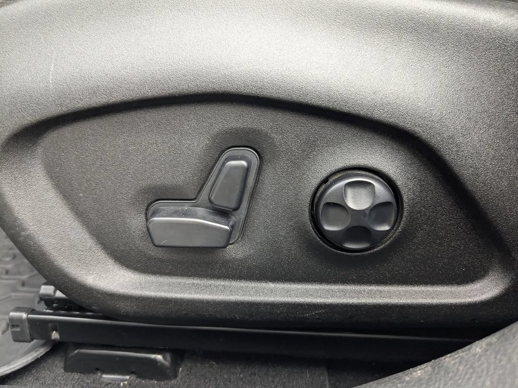 Used 2018 Jeep Renegade Limited FWD image 23