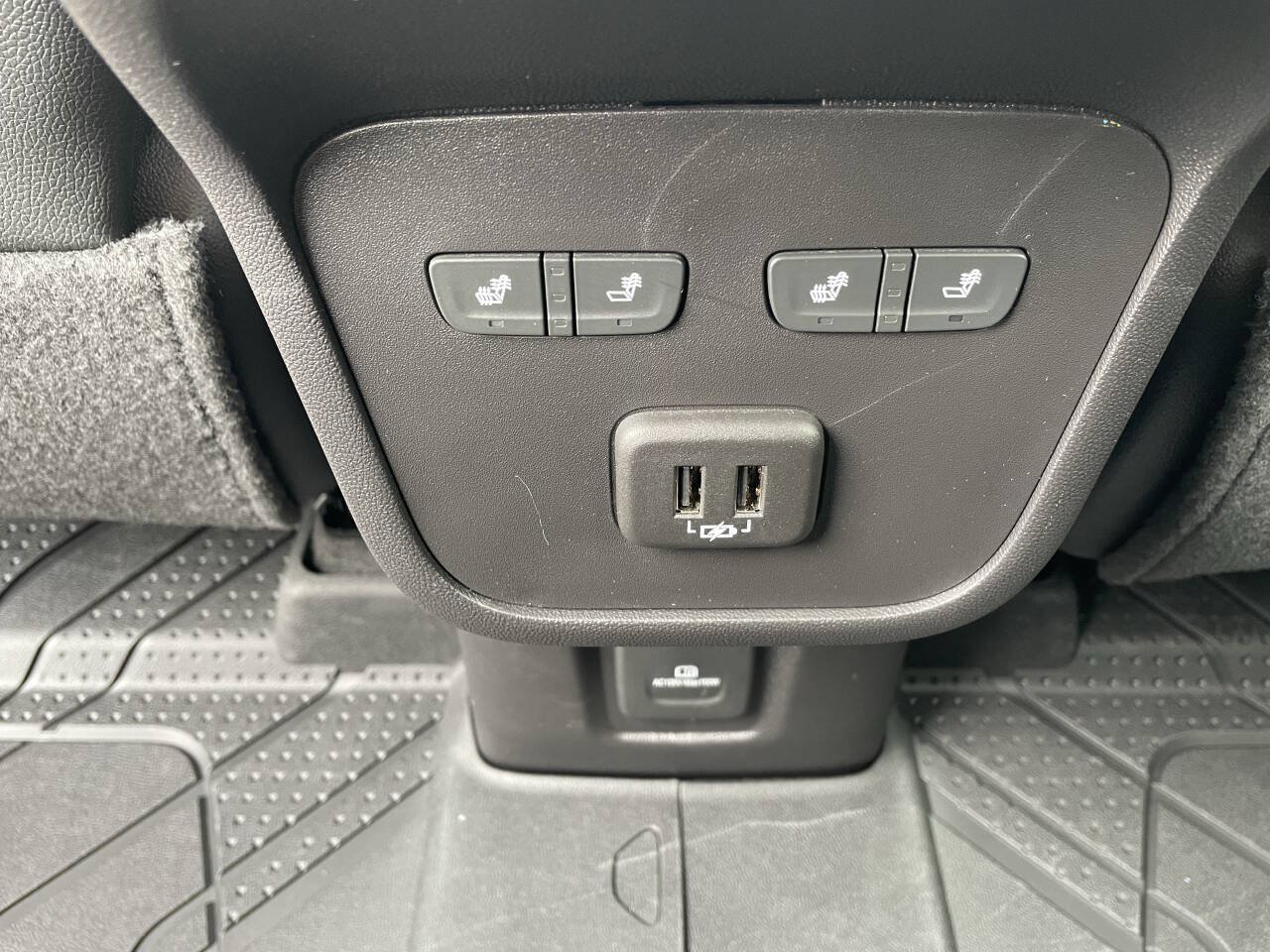 Used 2024 Chevrolet Equinox Premier AWD/4WD image 5