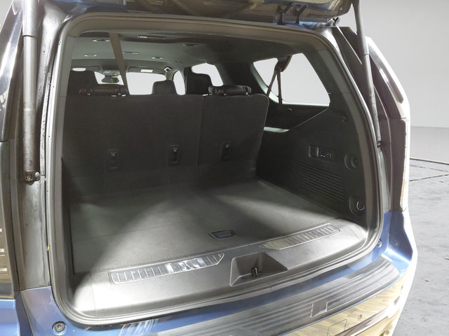 Used 2025 Chevrolet Suburban Premier AWD/4WD image 17