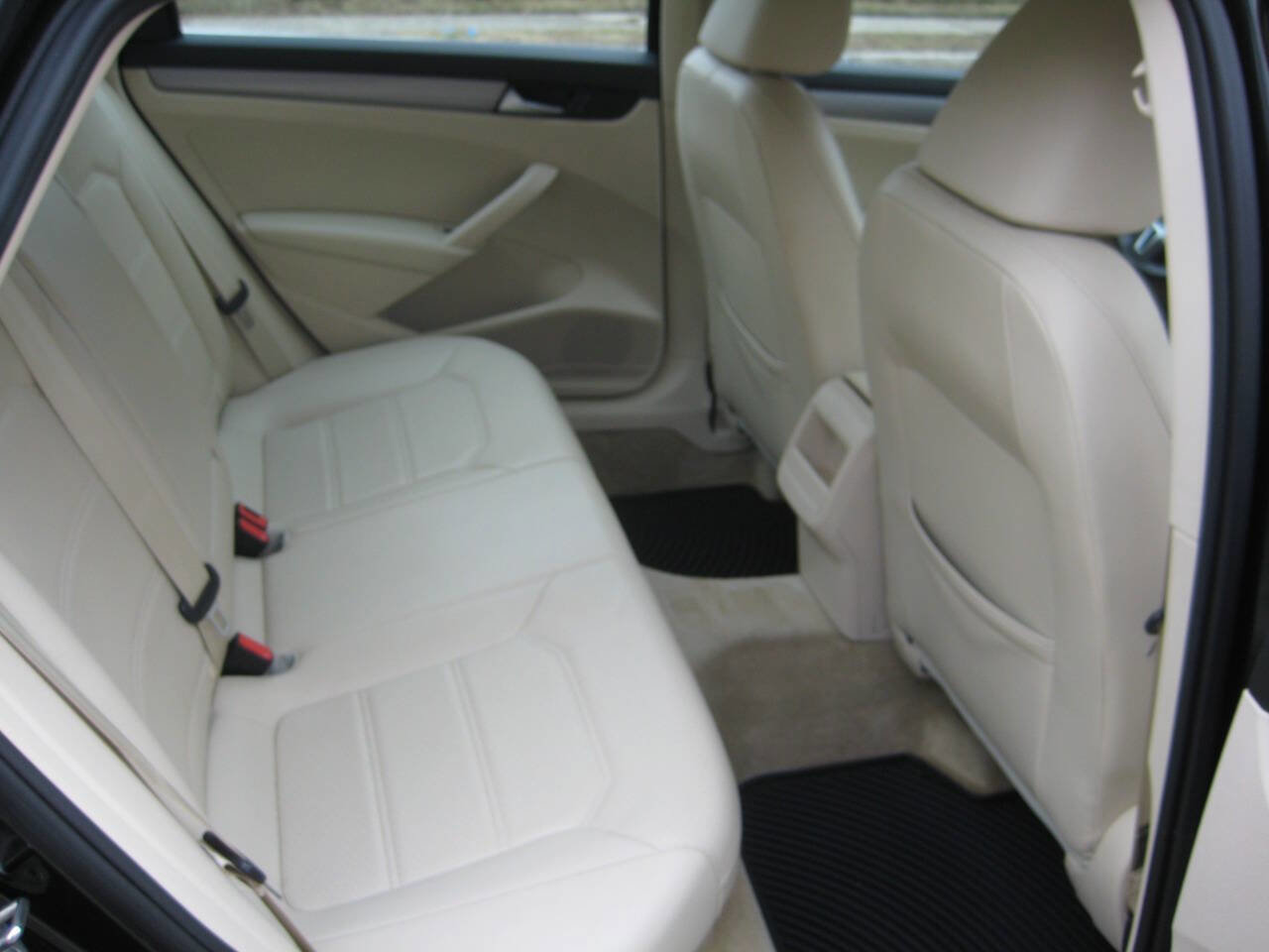 Used 2015 Volkswagen Passat 1.8T Limited Edition FWD image 15