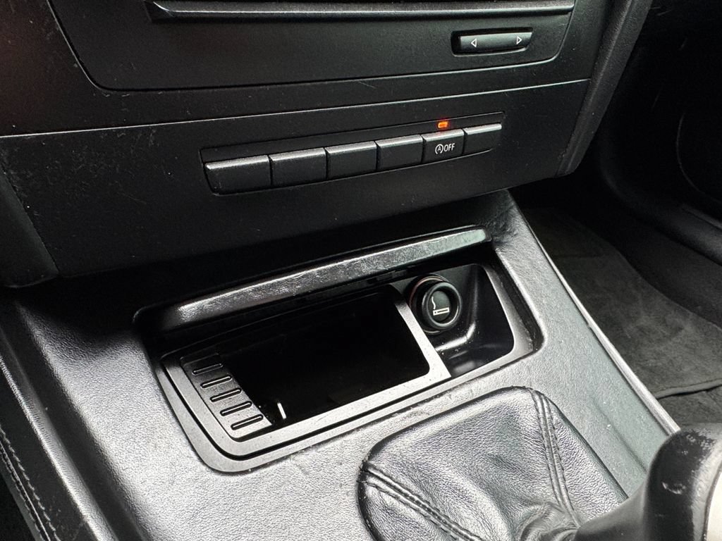 Used 2011 BMW M3 Convertible RWD image 26