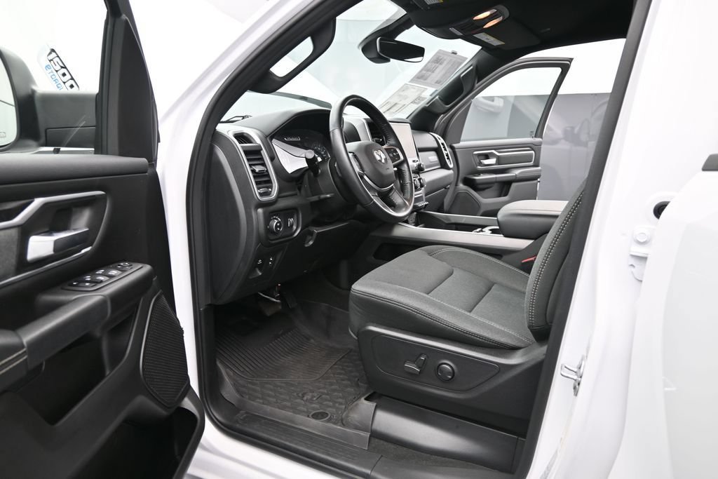 Used 2022 RAM 1500 Big Horn AWD/4WD image 9