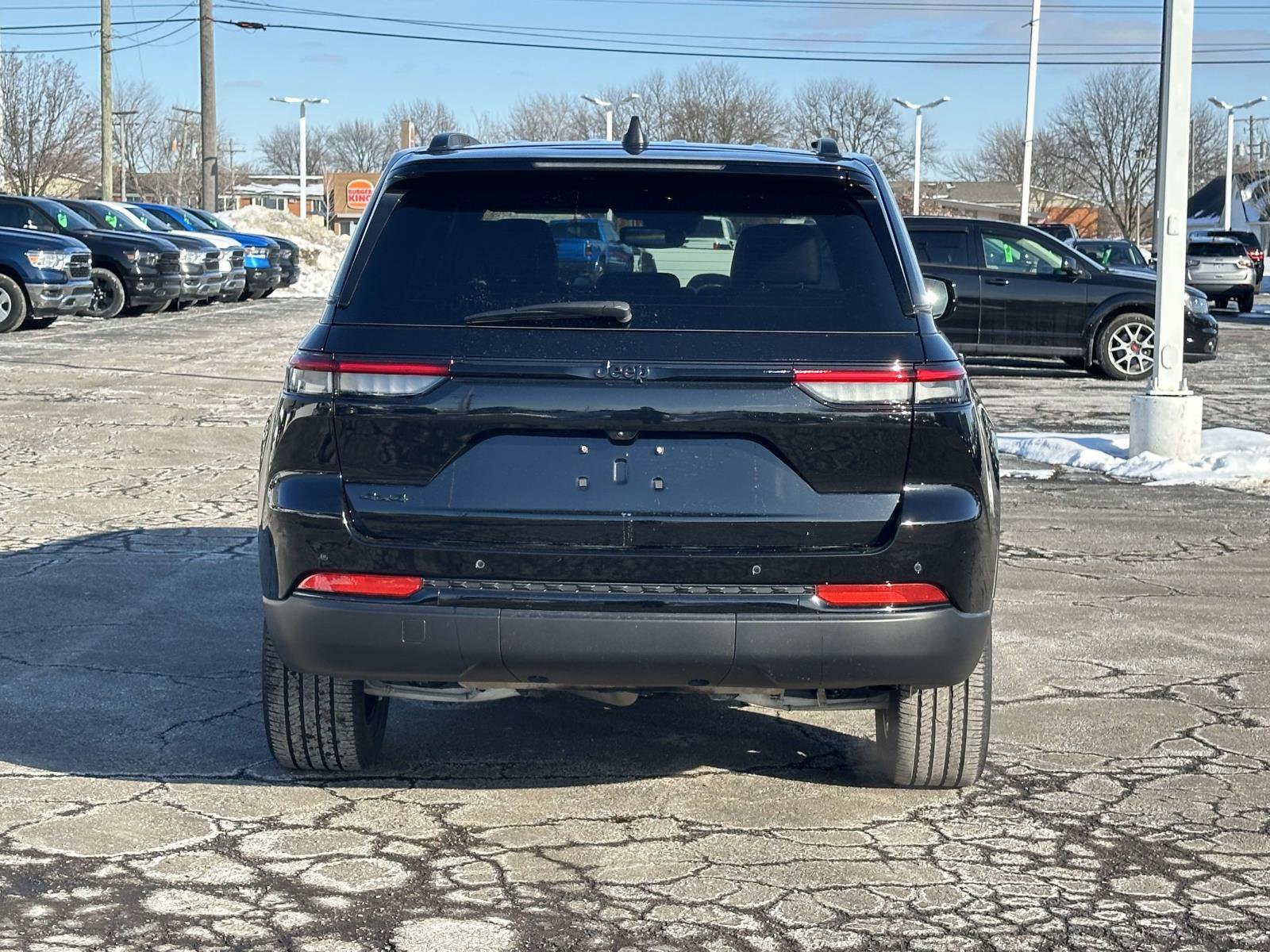 Used 2024 Jeep Grand Cherokee Altitude image 5