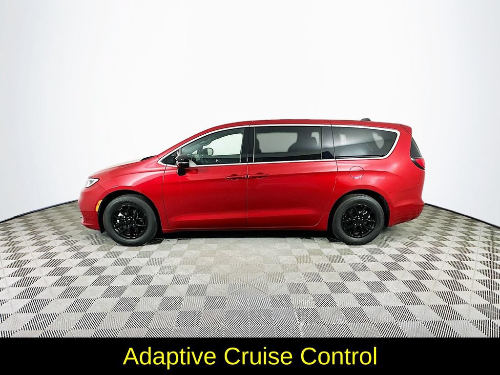 Used 2025 Chrysler Pacifica Select FWD image 6
