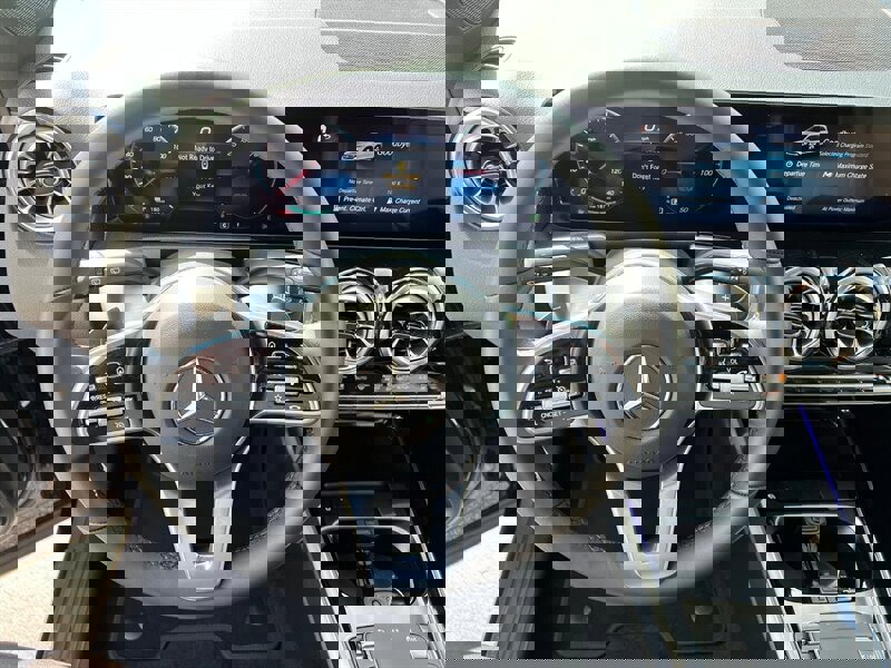 Used 2023 Mercedes-Benz EQB 300 4MATIC image 30