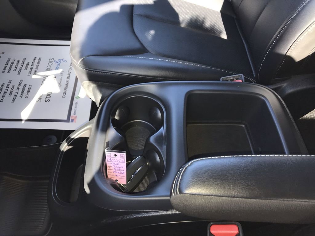 Used 2025 Chrysler Pacifica Select image 20