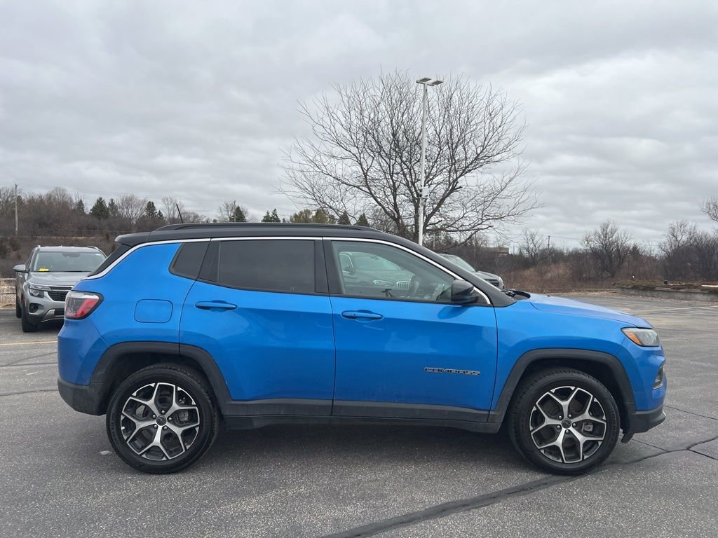 Used 2025 Jeep Compass Limited image 3