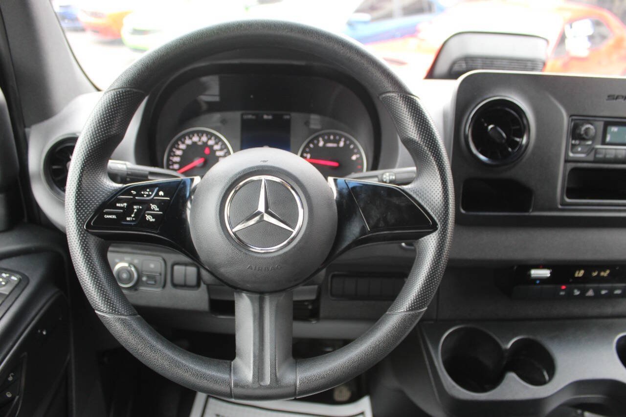 Used 2025 Mercedes-Benz Sprinter 2500 image 24
