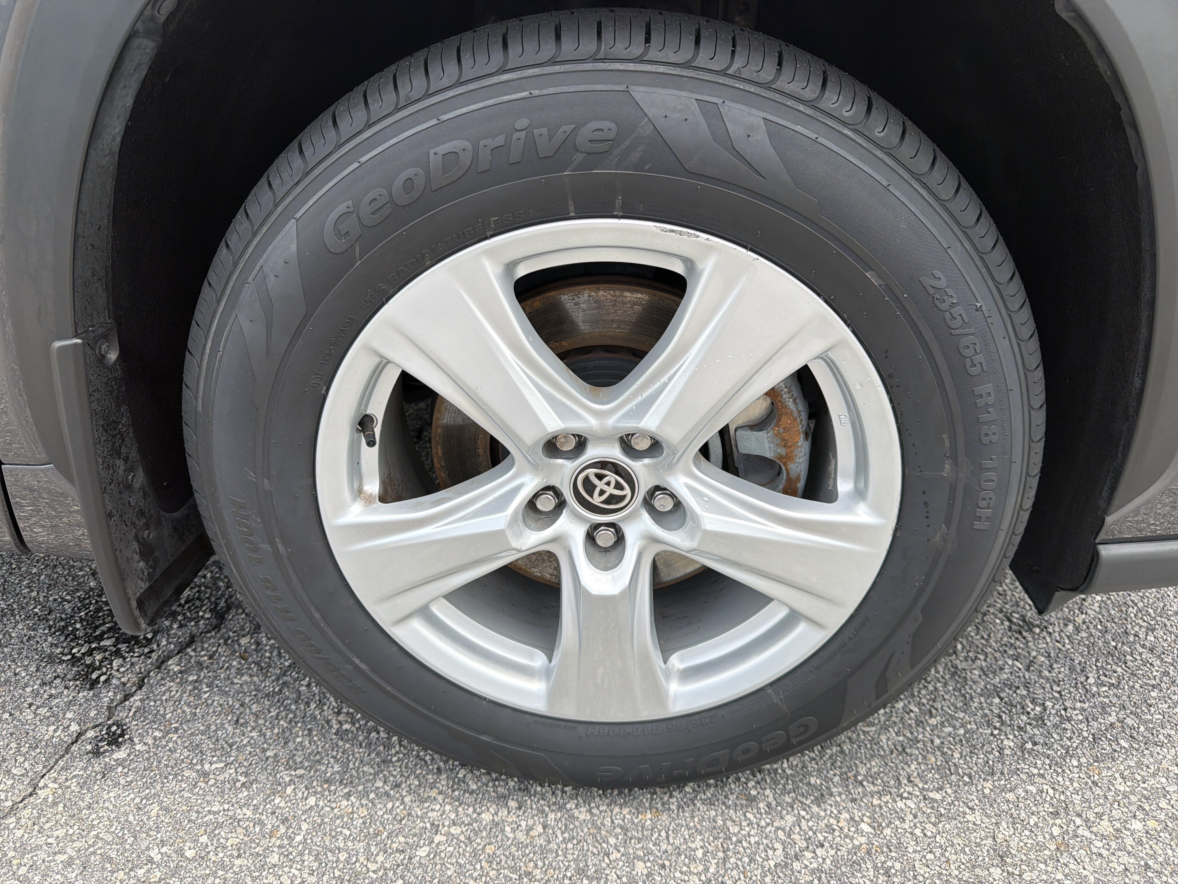 Certified 2025 Toyota Highlander LE FWD image 22
