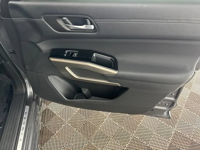 Certified 2025 Nissan Pathfinder Platinum AWD/4WD image 19