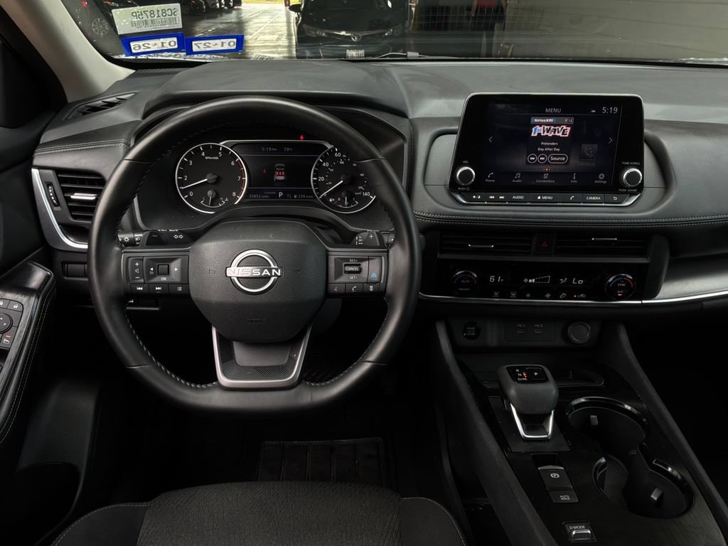 Used 2025 Nissan Rogue SV FWD image 12