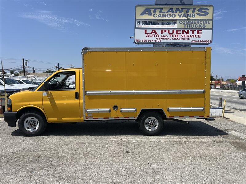 Used 2021 GMC Savana 3500 w/ Power Convenience Package RWD image 2
