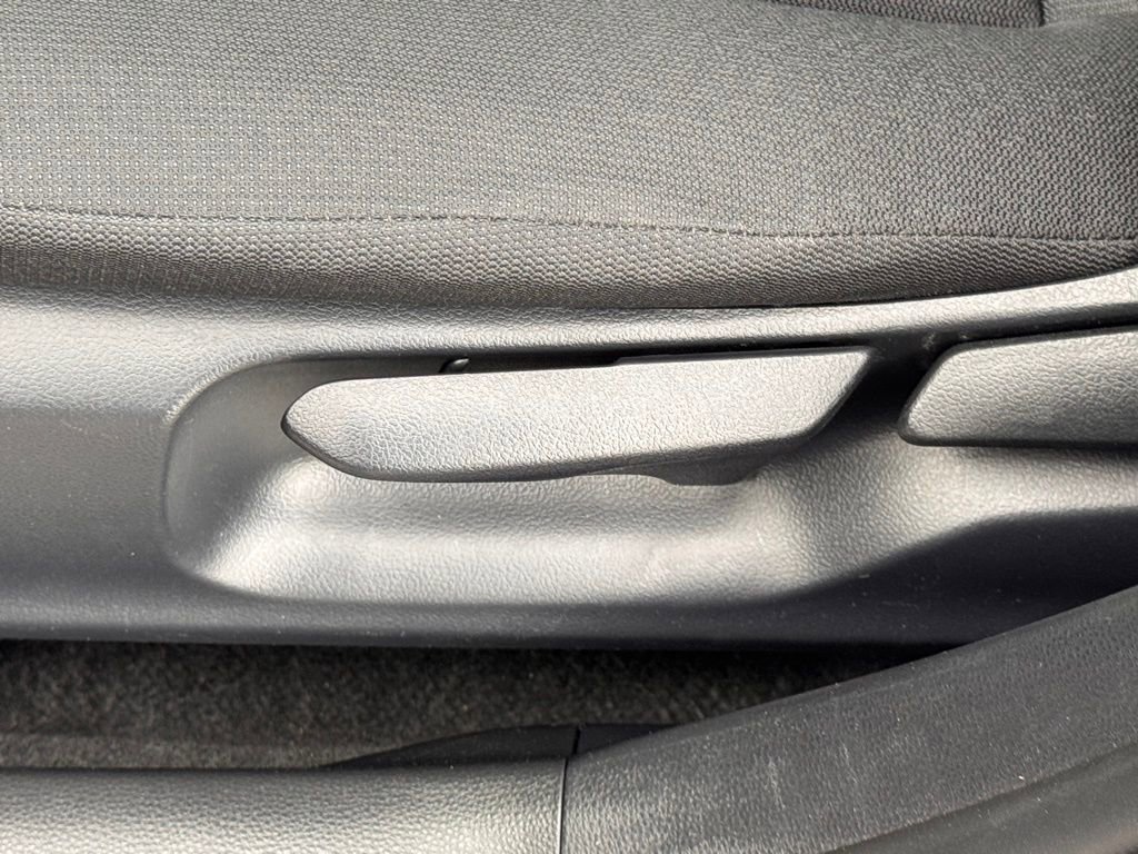 Used 2025 Toyota Corolla LE image 12