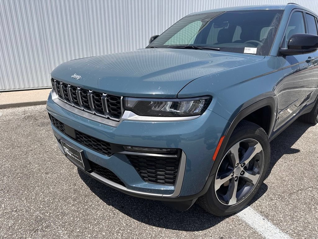 New 2026 Jeep Grand Cherokee Limited w/ Trailer Tow Package AWD/4WD image 2