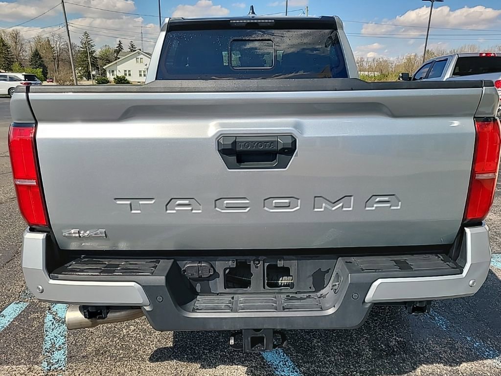 Used 2024 Toyota Tacoma SR5 AWD/4WD image 5