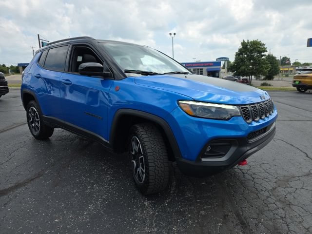 Used 2024 Jeep Compass Trailhawk w/ Trailhawk Elite Group AWD/4WD image 8