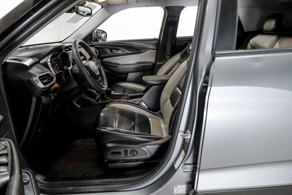 Used 2021 Chevrolet TrailBlazer LT w/ Sun and Liftgate Package FWD image 4