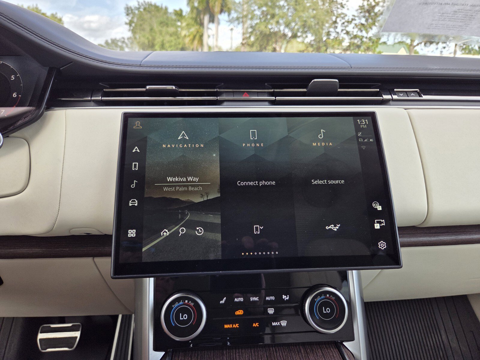 Certified 2023 Land Rover Range Rover SE image 16