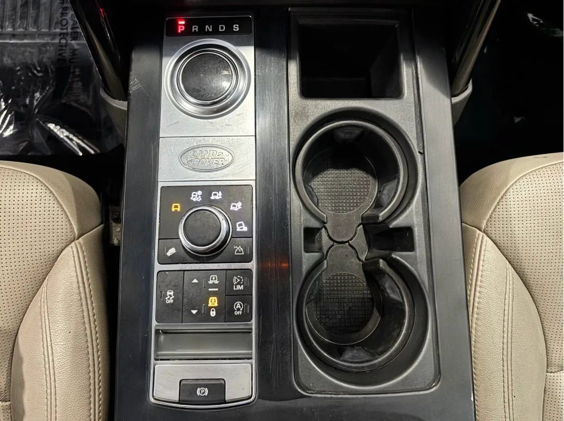 Used 2017 Land Rover Discovery SE AWD/4WD image 34