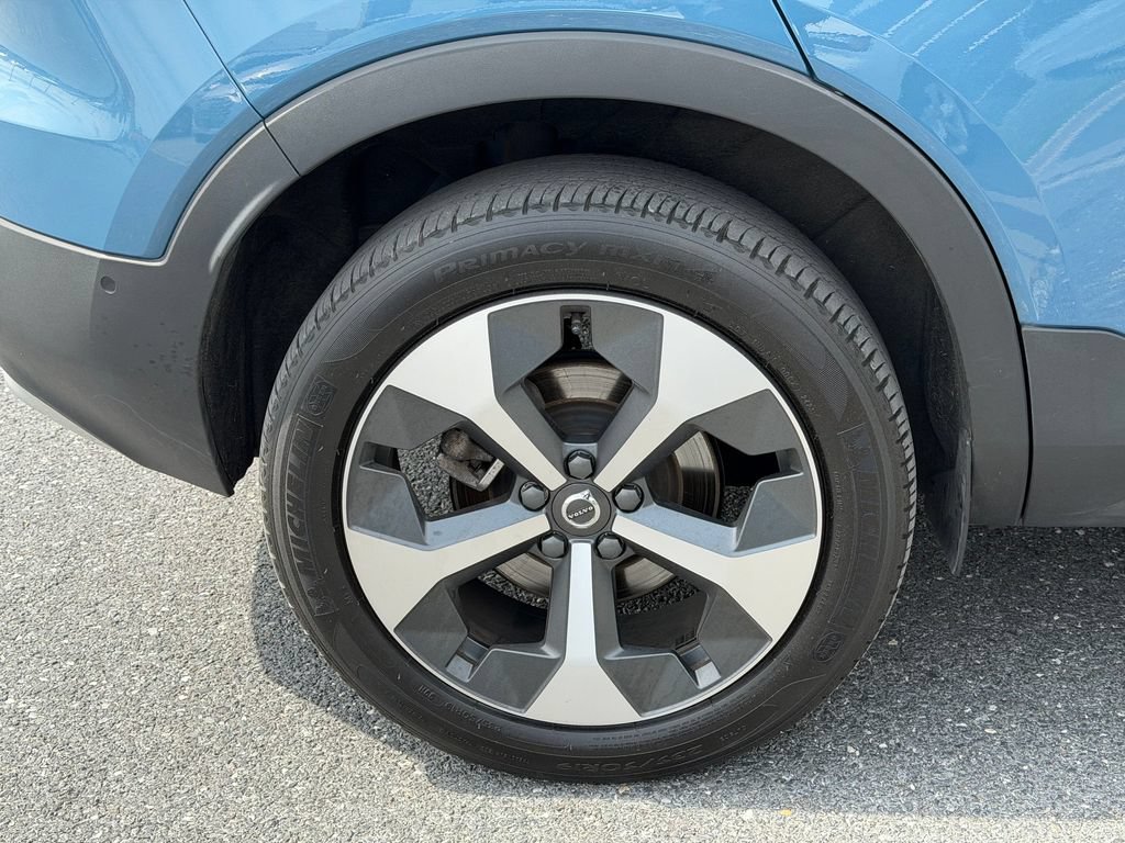 Certified 2024 Volvo XC40 B5 Plus w/ Protection Package Premier AWD/4WD image 12