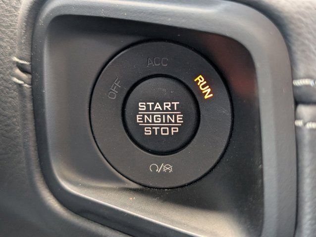 Used 2025 Jeep Wrangler Unlimited Sahara image 25