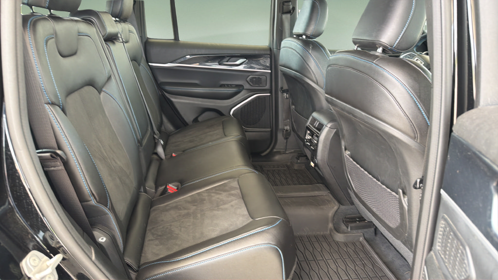 Used 2022 Jeep Grand Cherokee Trailhawk AWD/4WD image 19