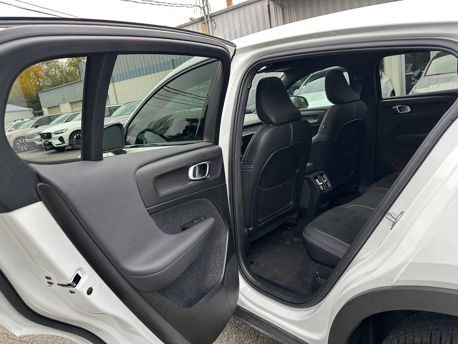 Certified 2023 Volvo C40 P8 Recharge Ultimate image 14