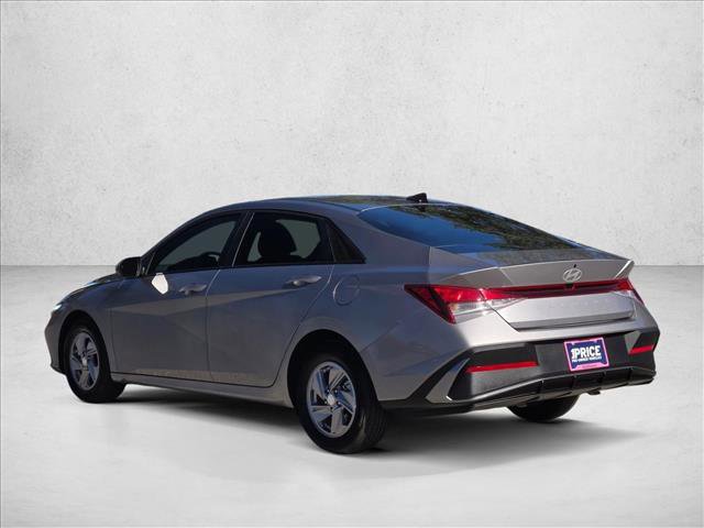 Used 2025 Hyundai Elantra SE image 8