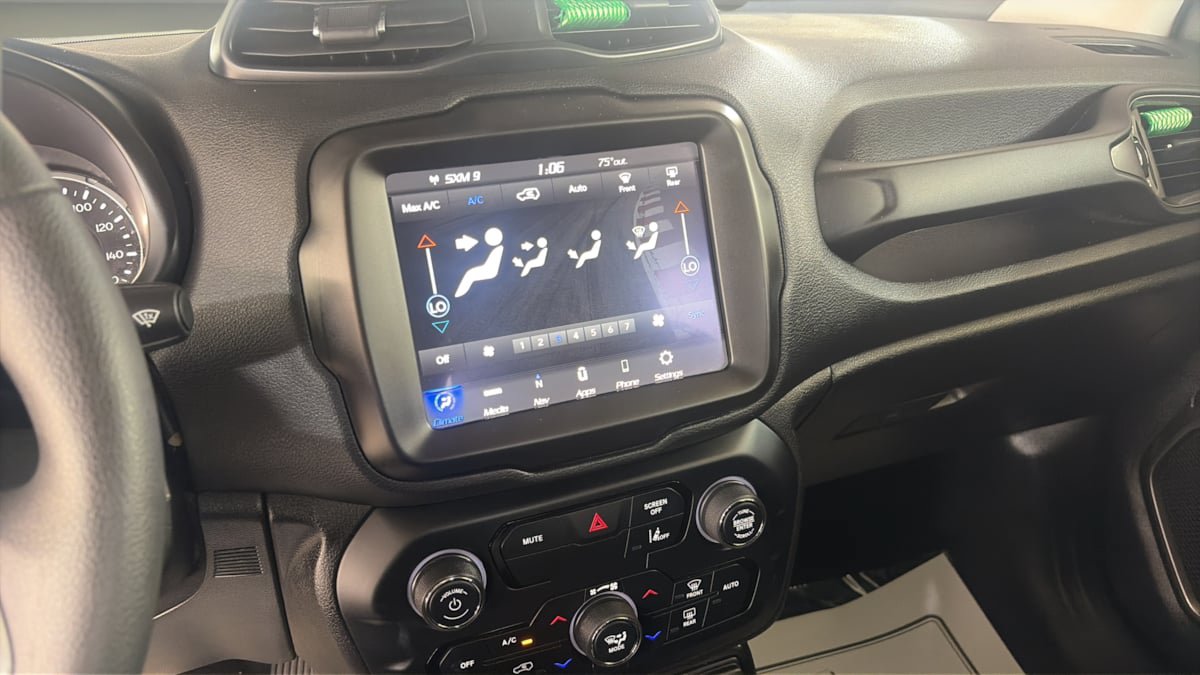 Used 2023 Jeep Renegade Latitude AWD/4WD image 17