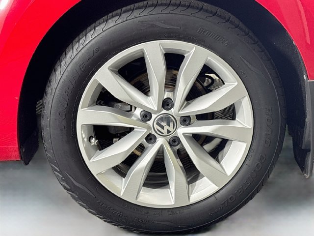 Used 2013 Volkswagen Beetle TDI FWD image 29