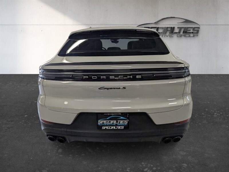 Used 2024 Porsche Cayenne S AWD/4WD image 9