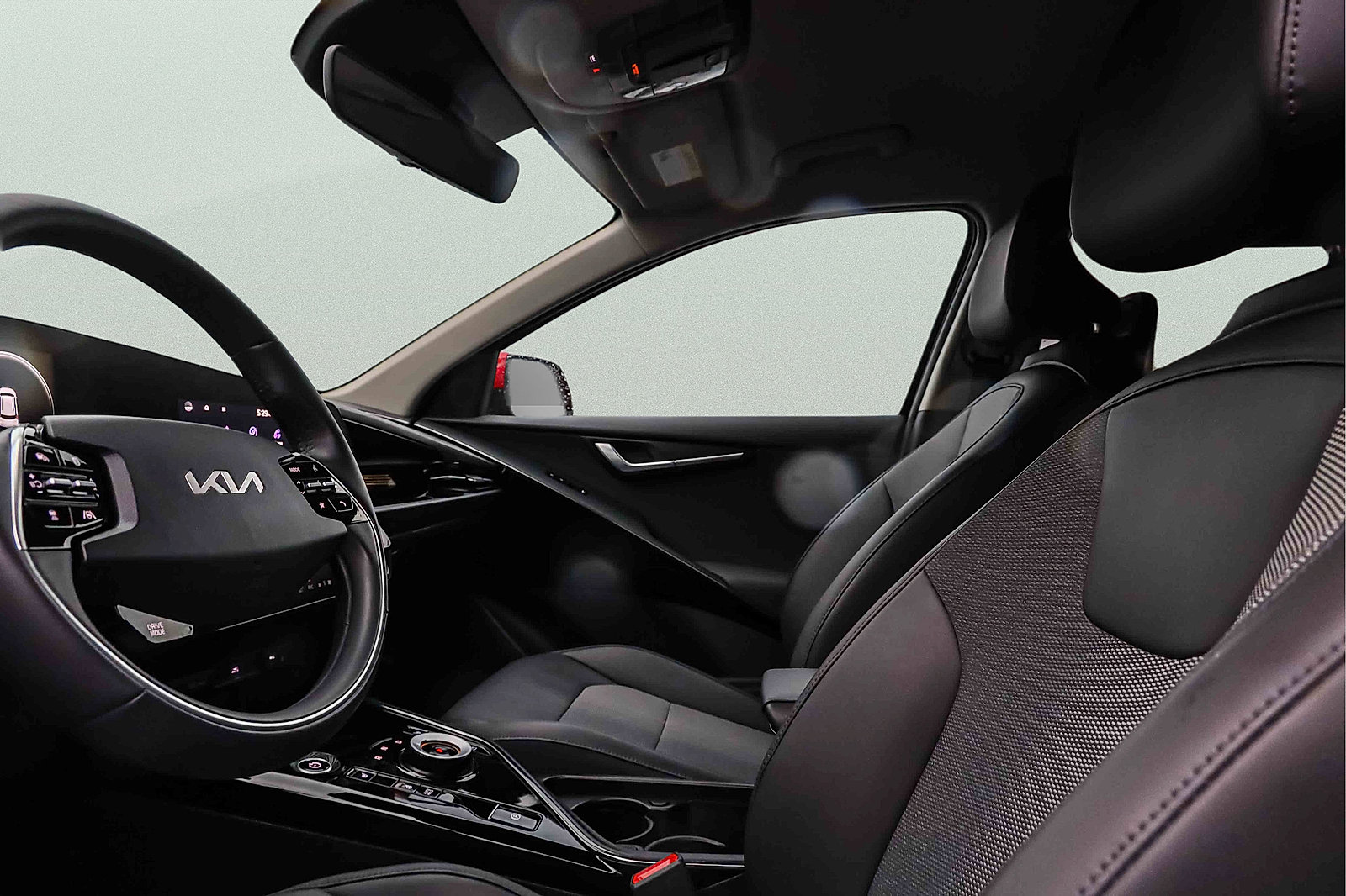 Certified 2024 Kia Niro Wind w/ Wind Preserve Package FWD image 9