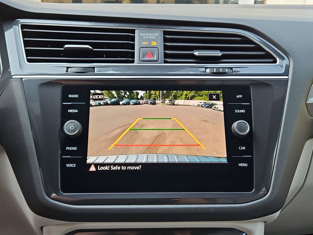 Used 2022 Volkswagen Tiguan SE R-Line FWD image 17