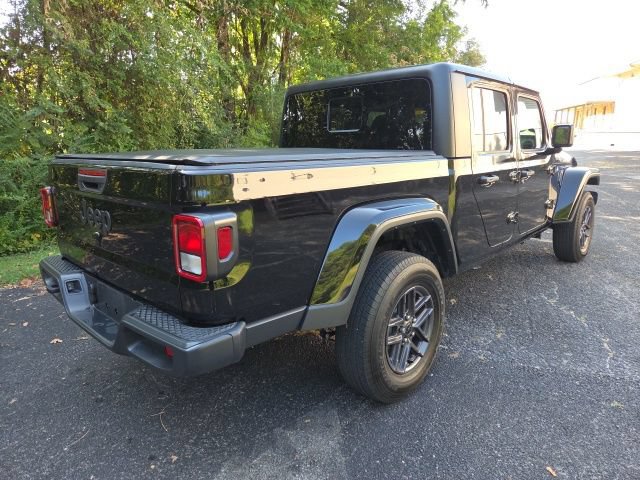 Used 2025 Jeep Gladiator Sport AWD/4WD image 7