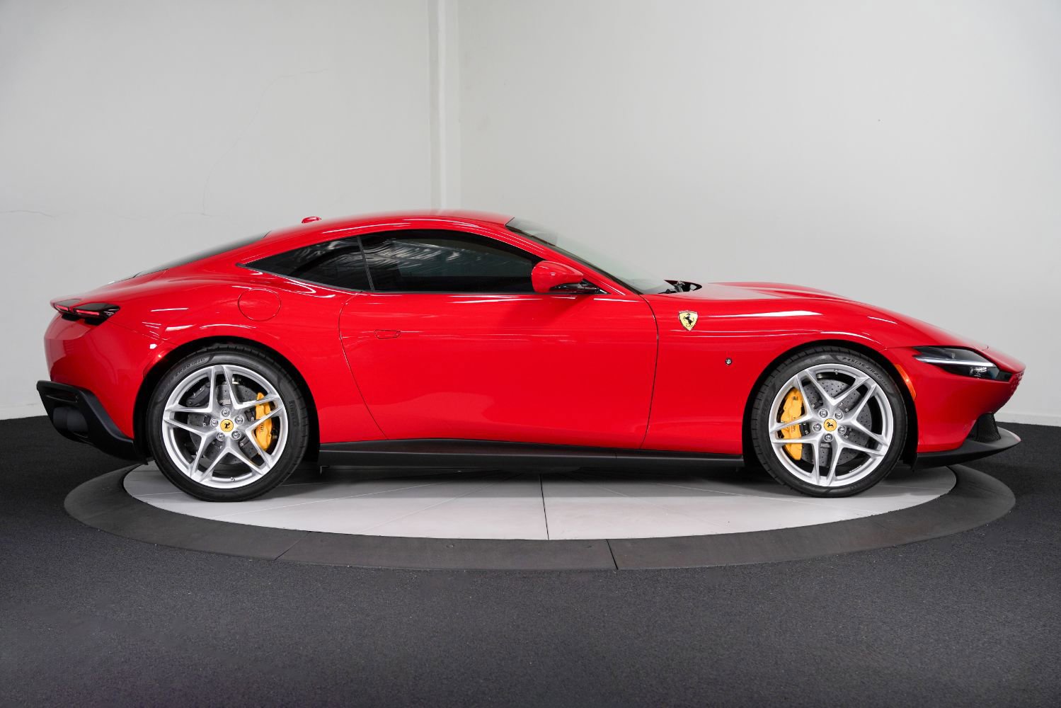 Used 2022 Ferrari Roma image 9