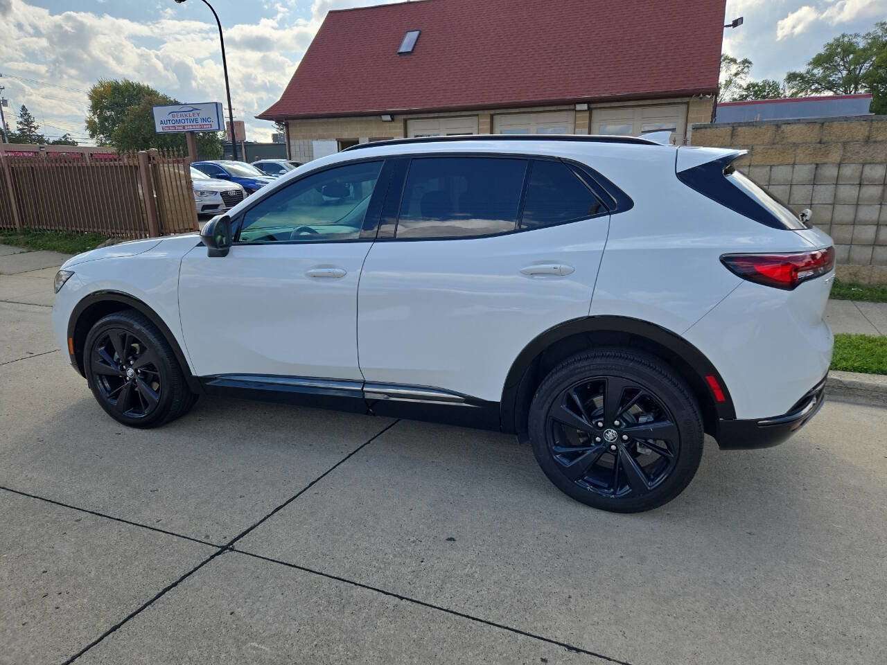 Used 2023 Buick Envision Preferred image 43